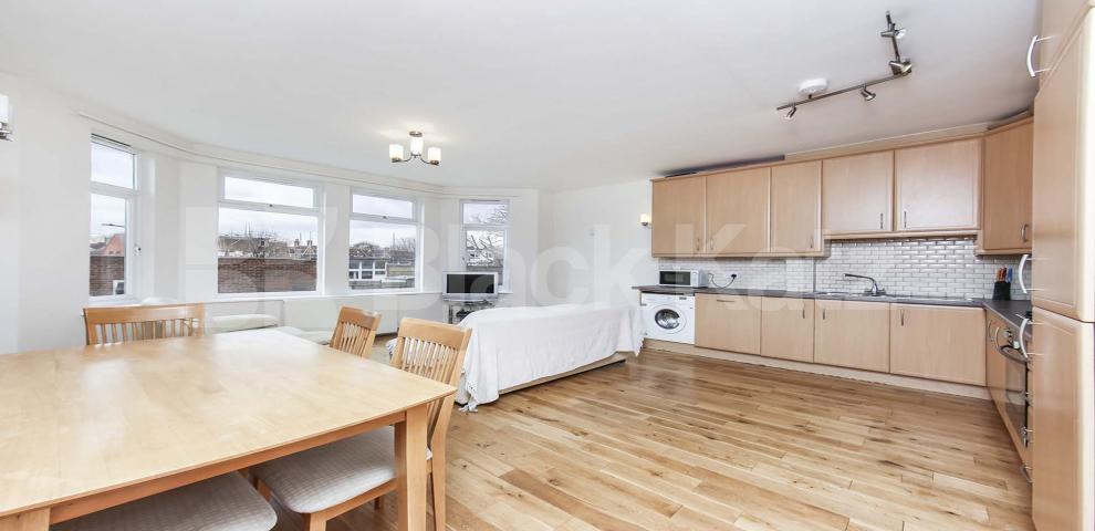 			NEW INSTRUCTION , 3 Bedroom, 1 bath, 1 reception Apartment			 Farnan Road  , Streatham